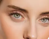 Magnifique **extension de cils yeux tombants** pour un regard lifté et ouvert. Des cils longs et courbés qui transforment le regard.