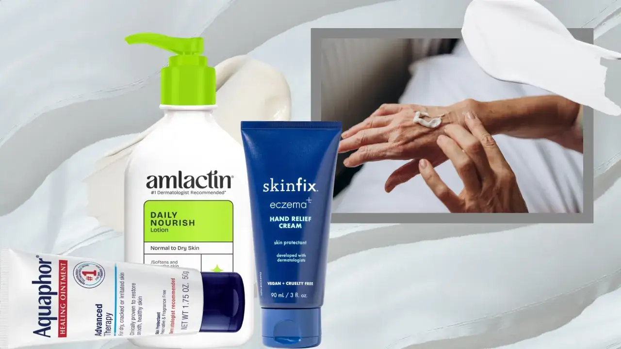 Application de crème sur une main présentant une crevasse, avec des produits de soin pour la peau en arrière-plan.
